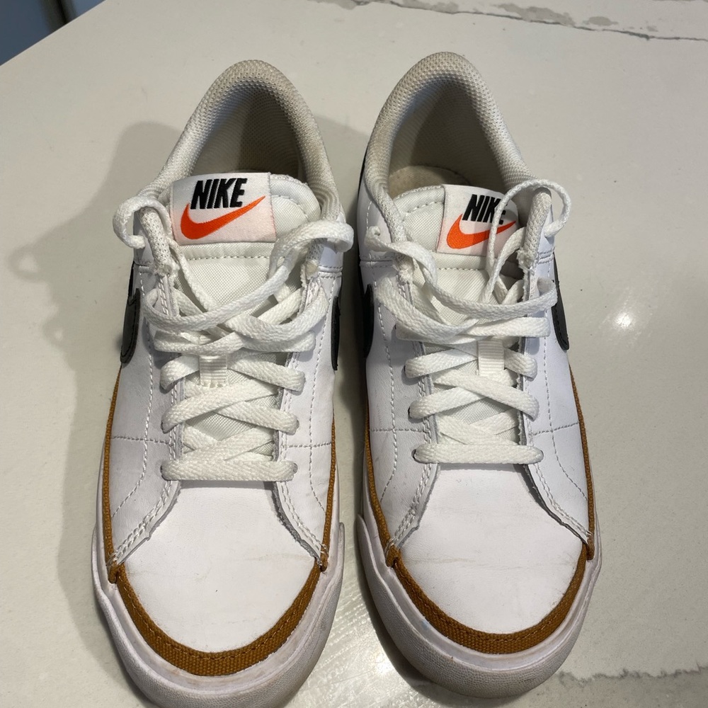 Nike shoes - Picture 4 of 5